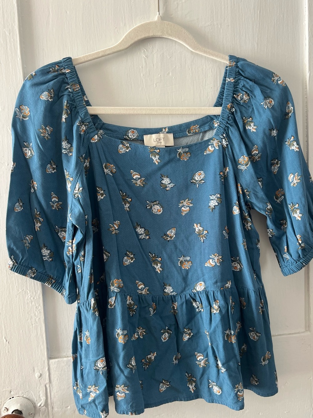 Loft Outlet Blue Floral Peplum Puff Sleeve Flowy Top